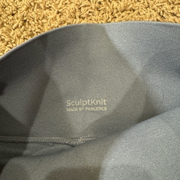 Fabletics leggings - Picture 2 of 2